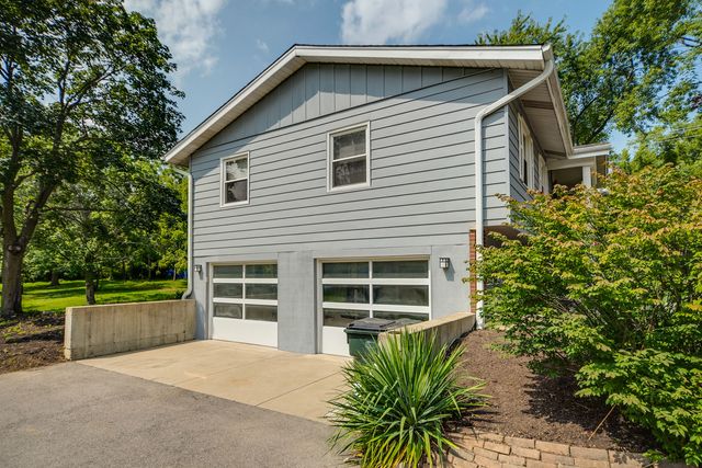 110 S Haman Road, Inverness, IL 60010