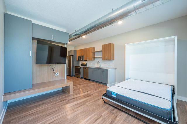 450 SW 7th Street 103, Des Moines, IA 50309