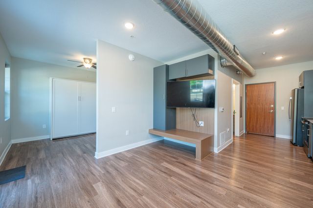 450 SW 7th Street 103, Des Moines, IA 50309