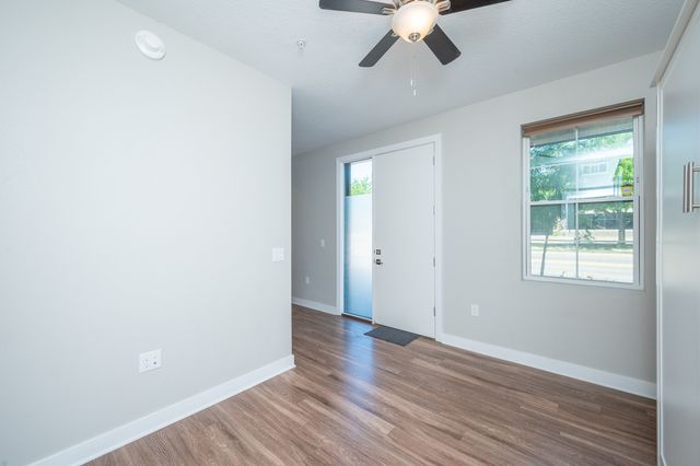 450 SW 7th Street 103, Des Moines, IA 50309