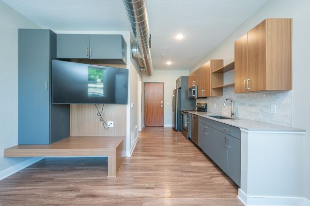 450 SW 7th Street 103, Des Moines, IA 50309