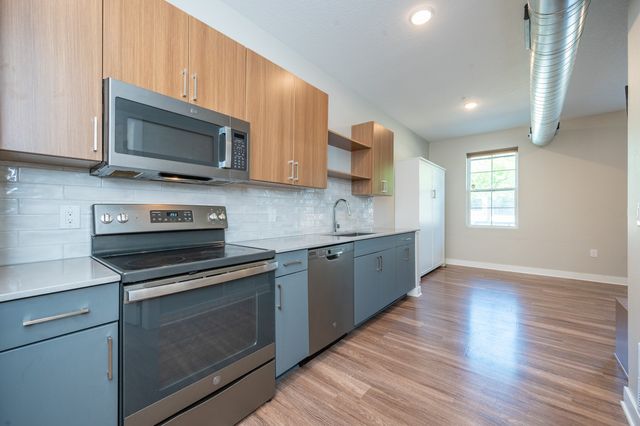 450 SW 7th Street 103, Des Moines, IA 50309