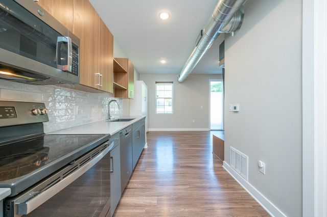 450 SW 7th Street 103, Des Moines, IA 50309