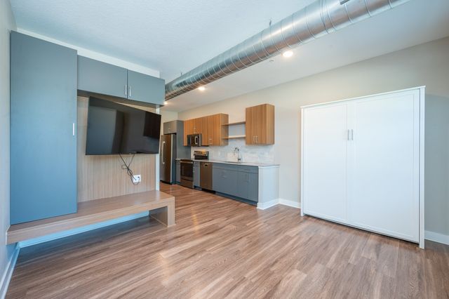 450 SW 7th Street 103, Des Moines, IA 50309