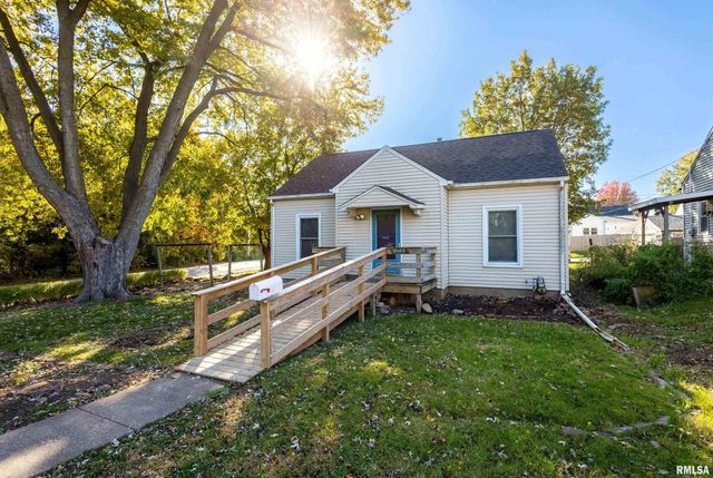 2103 W HIGH Street, Davenport, IA 52804