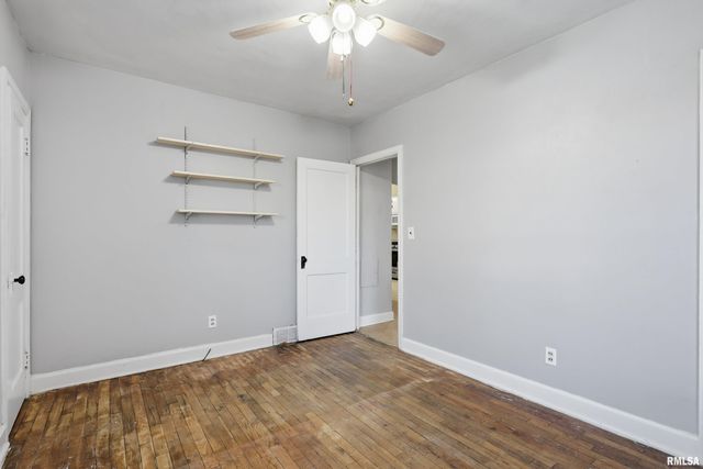 2103 W HIGH Street, Davenport, IA 52804