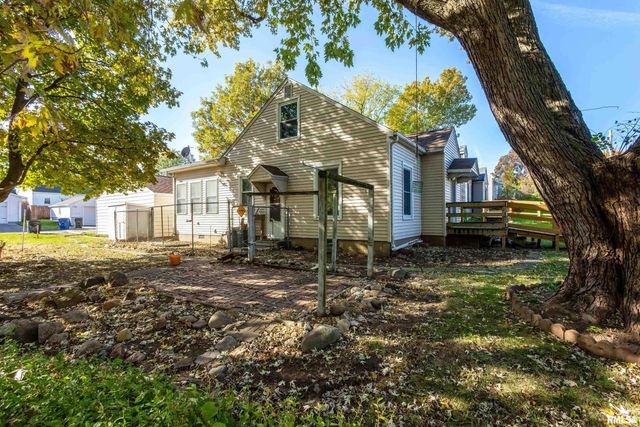 2103 W HIGH Street, Davenport, IA 52804