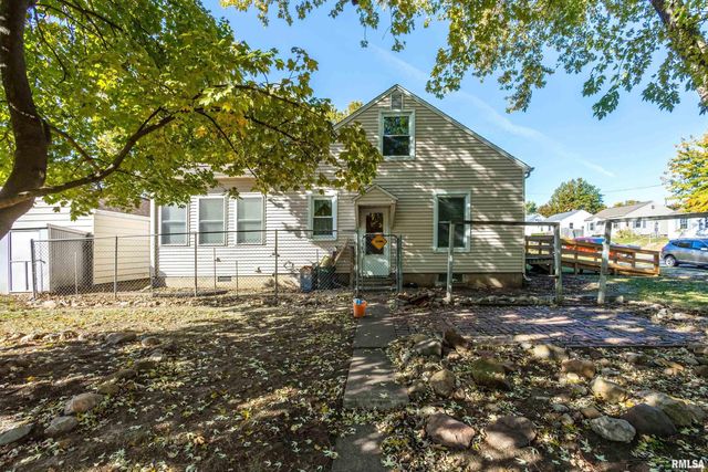 2103 W HIGH Street, Davenport, IA 52804