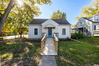 2103 W HIGH Street, Davenport, IA 52804