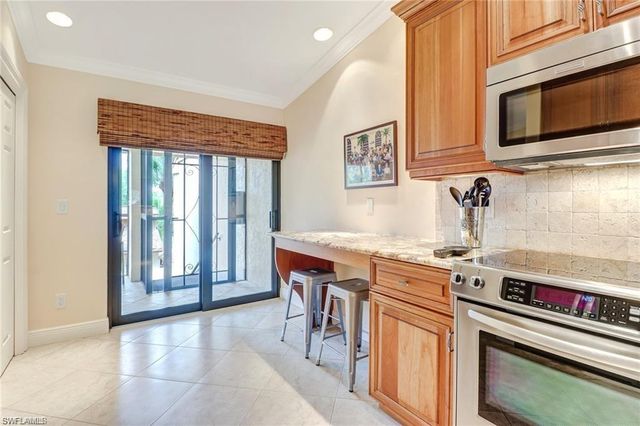 206 Foxtail CT 2-206, Naples, FL 34104