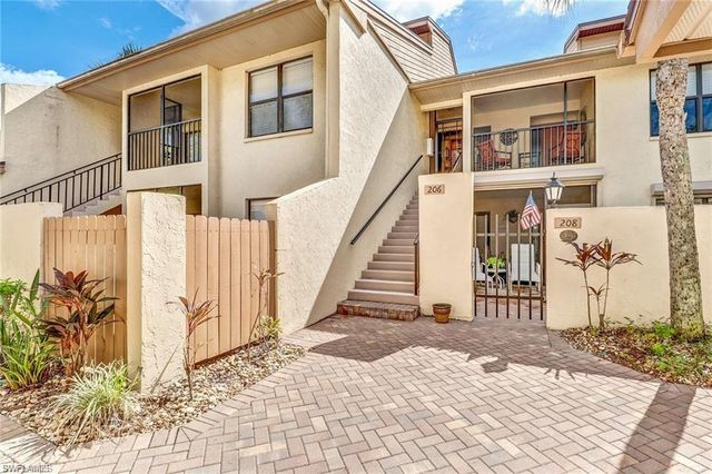 206 Foxtail CT 2-206, Naples, FL 34104