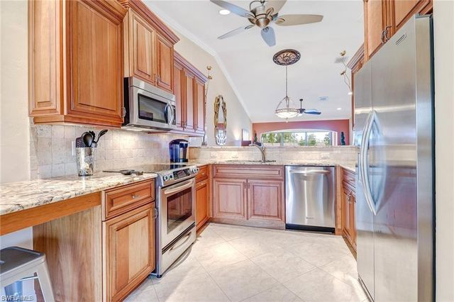 206 Foxtail CT 2-206, Naples, FL 34104