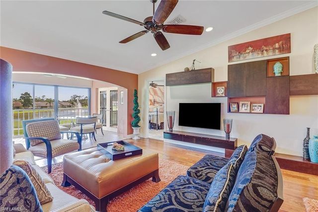 206 Foxtail CT 2-206, Naples, FL 34104