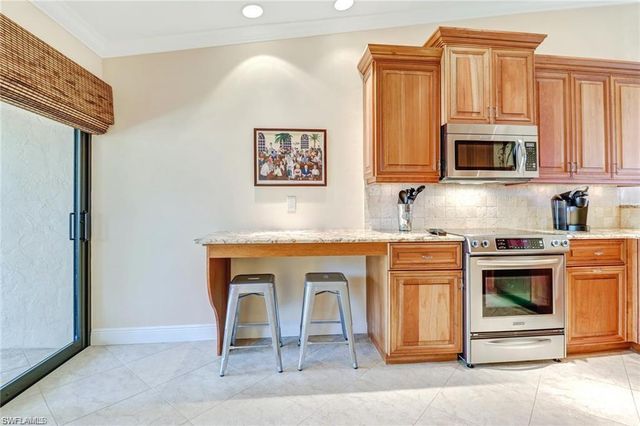 206 Foxtail CT 2-206, Naples, FL 34104