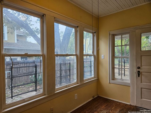 215 W RIDGEWOOD CT, San Antonio, TX 78212