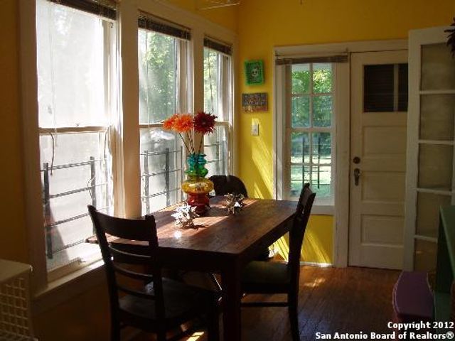 215 W RIDGEWOOD CT, San Antonio, TX 78212