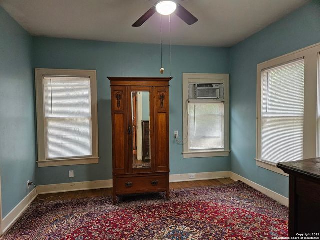 215 W RIDGEWOOD CT, San Antonio, TX 78212