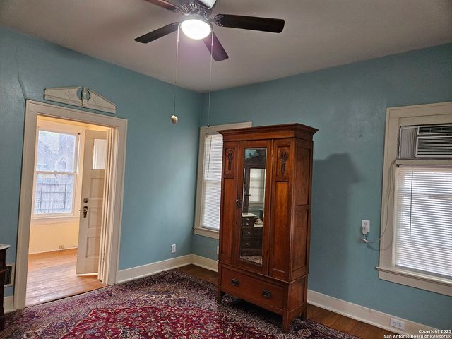 215 W RIDGEWOOD CT, San Antonio, TX 78212