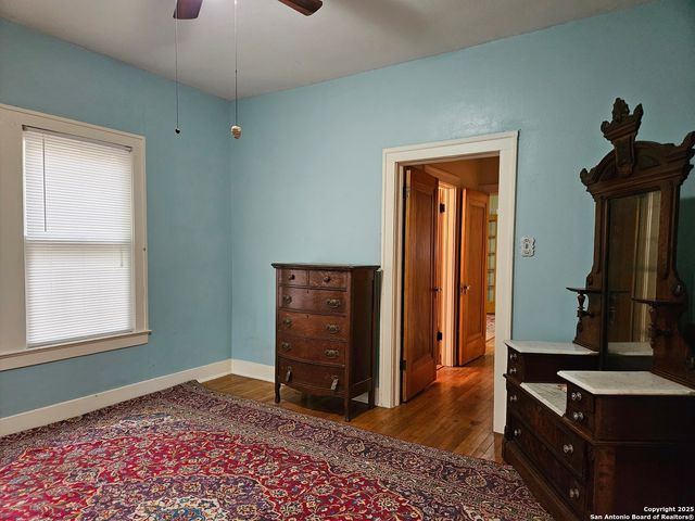 215 W RIDGEWOOD CT, San Antonio, TX 78212