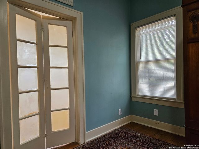 215 W RIDGEWOOD CT, San Antonio, TX 78212