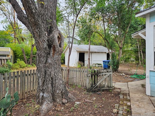 215 W RIDGEWOOD CT, San Antonio, TX 78212