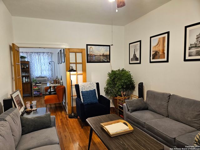 215 W RIDGEWOOD CT, San Antonio, TX 78212