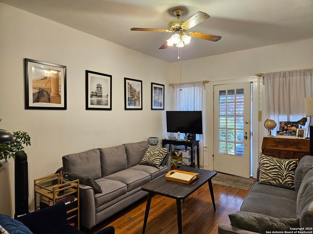 215 W RIDGEWOOD CT, San Antonio, TX 78212