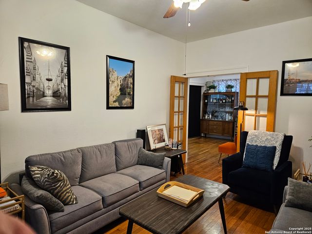 215 W RIDGEWOOD CT, San Antonio, TX 78212