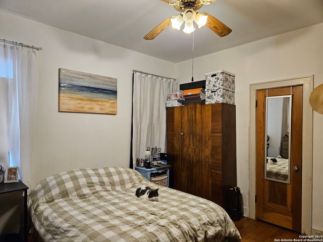 215 W RIDGEWOOD CT, San Antonio, TX 78212