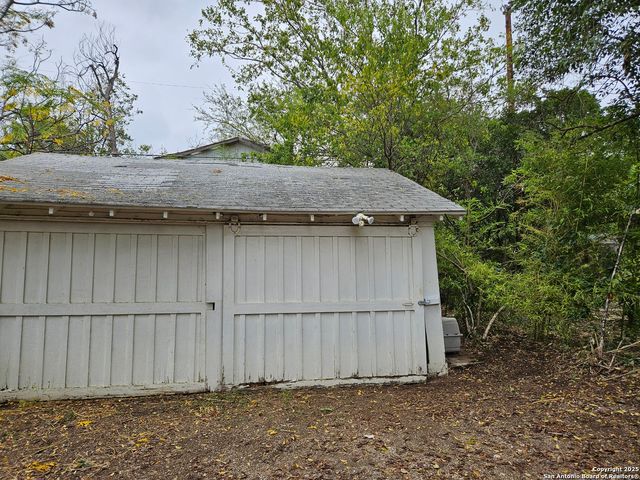 215 W RIDGEWOOD CT, San Antonio, TX 78212