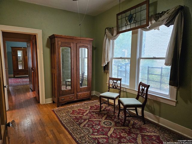 215 W RIDGEWOOD CT, San Antonio, TX 78212