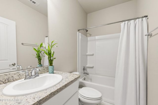 210 Rue Cordorcet, Youngsville, LA 70592