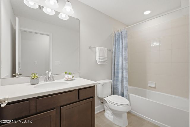 387 JENNIE LAKE Court, St. Johns, FL 32095