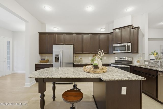 387 JENNIE LAKE Court, St. Johns, FL 32095