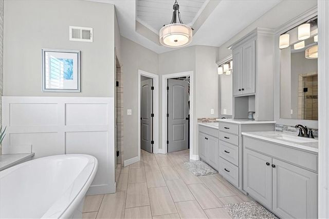 15826 W 165th Terrace, Olathe, KS 66062