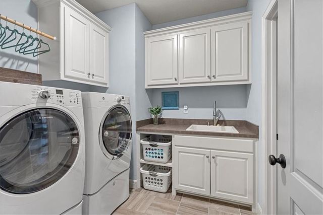 15826 W 165th Terrace, Olathe, KS 66062