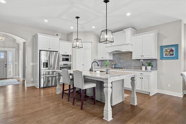 15826 W 165th Terrace, Olathe, KS 66062