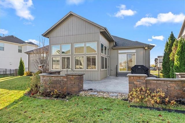 15826 W 165th Terrace, Olathe, KS 66062