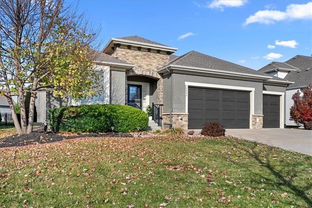 15826 W 165th Terrace, Olathe, KS 66062