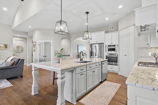 15826 W 165th Terrace, Olathe, KS 66062