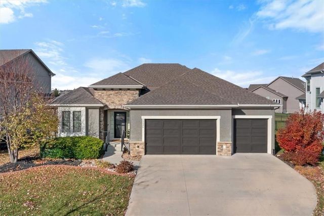 15826 W 165th Terrace, Olathe, KS 66062