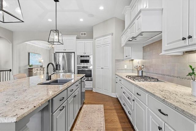 15826 W 165th Terrace, Olathe, KS 66062