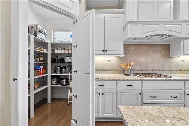 15826 W 165th Terrace, Olathe, KS 66062