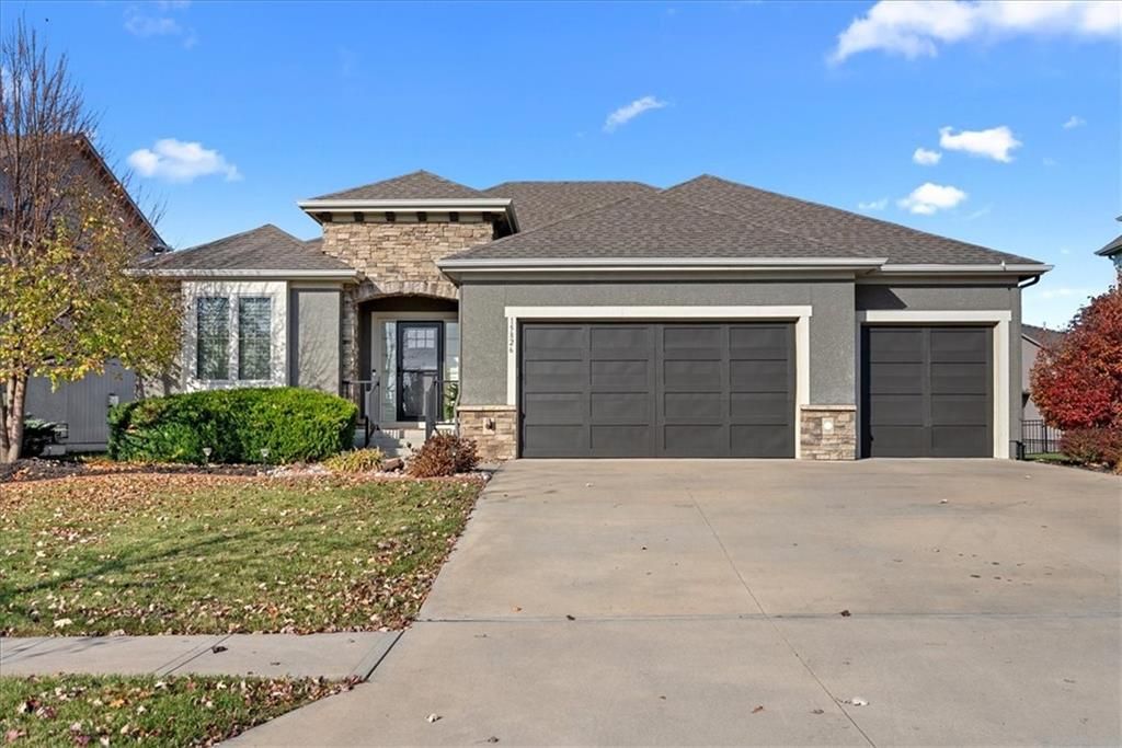 15826 W 165th Terrace, Olathe, KS 66062