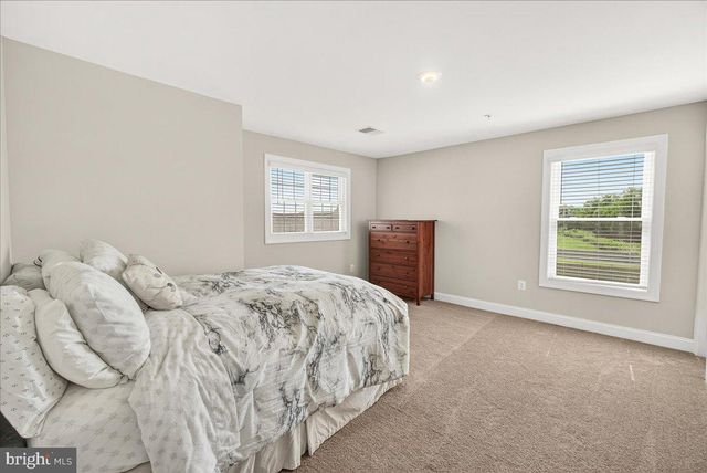 10042 ROULETTE DRIVE DR, Hagerstown, MD 21740