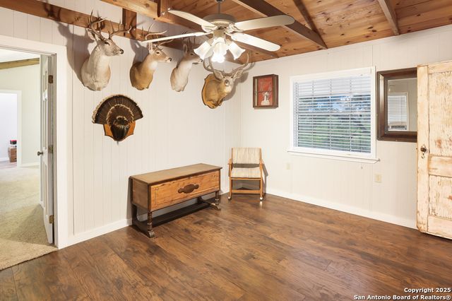 596 Oakridge Ln, Pipe Creek, TX 78063