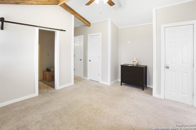 596 Oakridge Ln, Pipe Creek, TX 78063