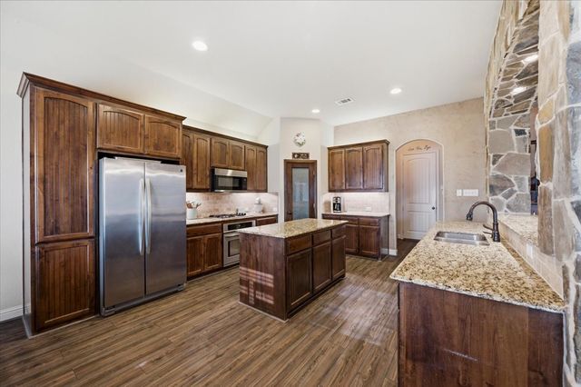 825 Broadhead Road, Waxahachie, TX 75165