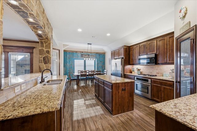 825 Broadhead Road, Waxahachie, TX 75165