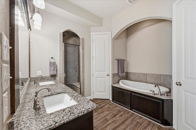 825 Broadhead Road, Waxahachie, TX 75165
